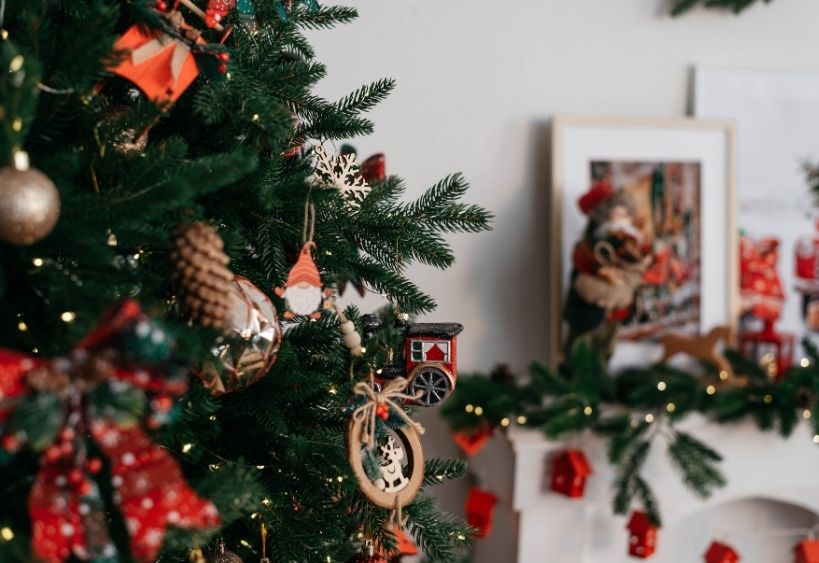 a decorated Christmas tree, wrapped gifts, and a fireplace adorned with stockings.