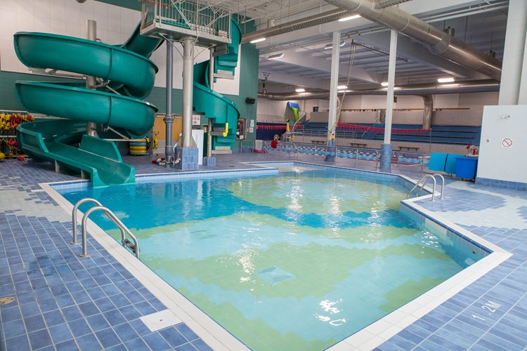Piscine intérieur base valcartier